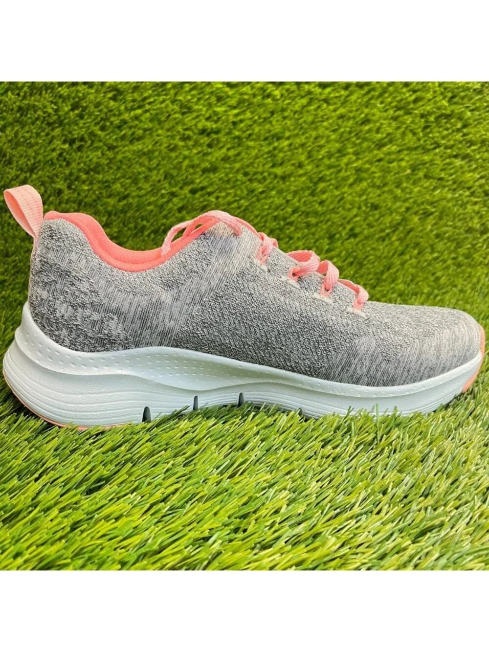 SKECHERS please review